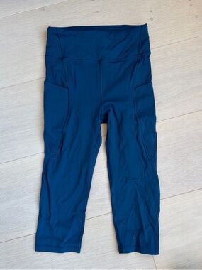 Lululemon High-Waist Blue Athletic Capri Leggings with Side Pockets size 6